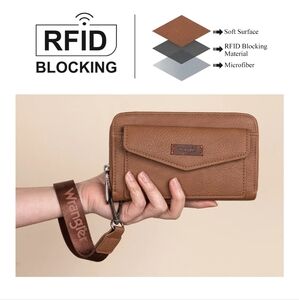 Wrangler Large Capacity Wallets Women with Wristlet and Metal Smooth Zipper